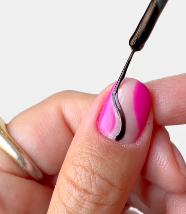 Le Mini Macaron Le Gel Liner Licorice, 6 ml.